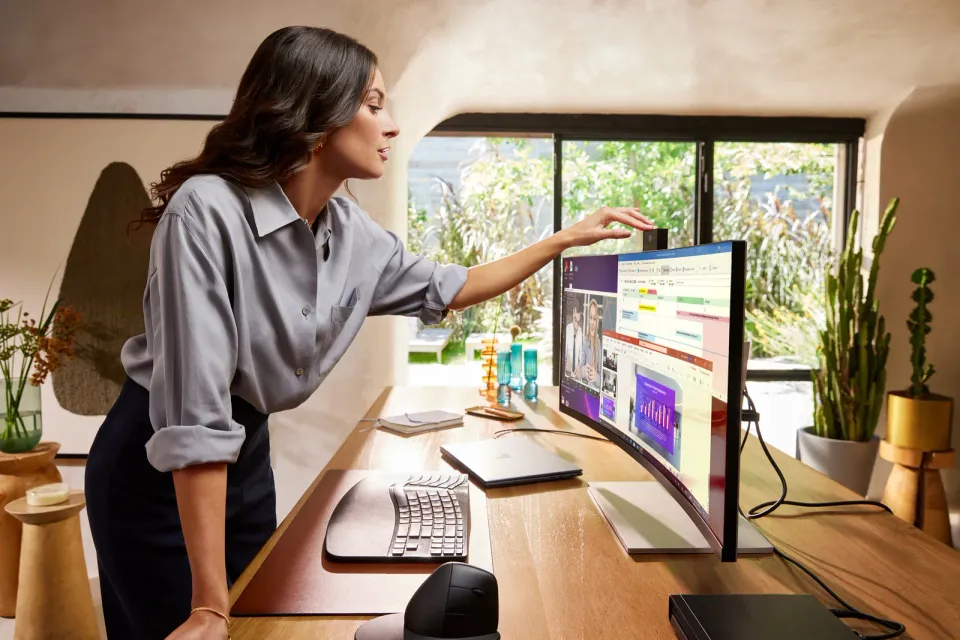 HP 734pm 34 Curved 3440 x1440, IPS,2000:1, 400nits,5ms, HDMI 2.0, DP 1.4, USB3-C,5xUSB-A 4x3W spkr, Cam, RJ-45,TB 4-100W