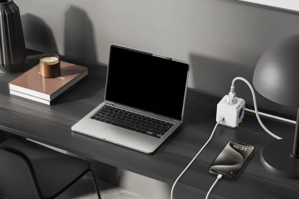 Cubenest Powercube Extended USB PD 20W, A+C, 4× zásuvka, 1,5m, bílá/modrá, dětská pojistka, uzemnění, dok, 10A/250V