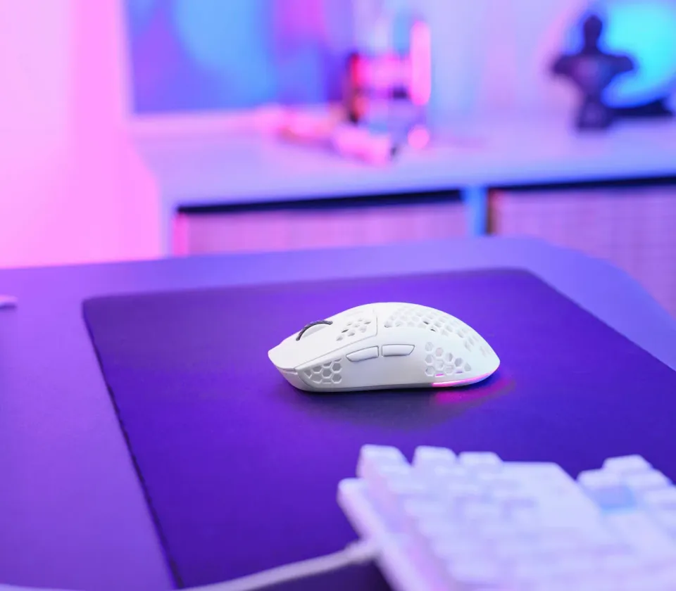 TRUST bezdrátová myš GXT 929W Helox Lightweight, RGB, Bílá