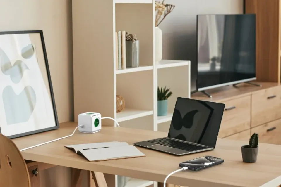 Cubenest Powercube Extended USB PD 20W, A+C, 4× zásuvka, 1,5m, bílá/zelená, dětská pojistka, uzemnění, dok, 10A/250V