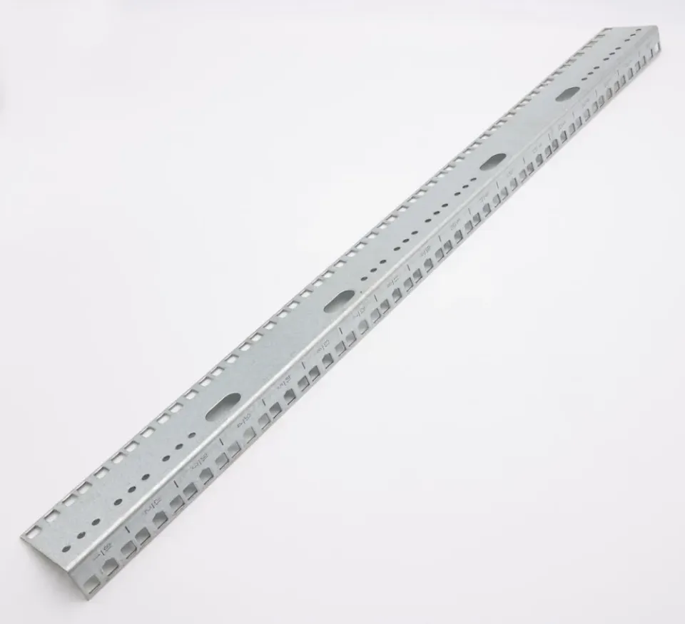 XtendLan Vertikální montážní lišta Telco 18U, pro servery šíře 480mm, stříbrná
