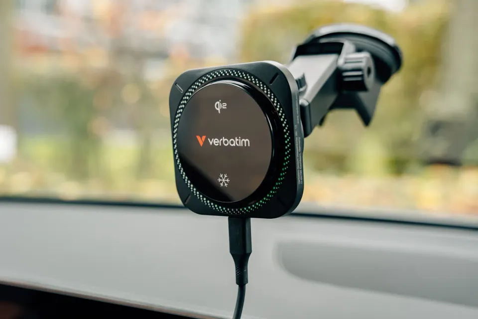 VERBATIM Nabíječka do auta Charge´n´Drive, Magnetická, Bezdrátová, Qi2, RGB