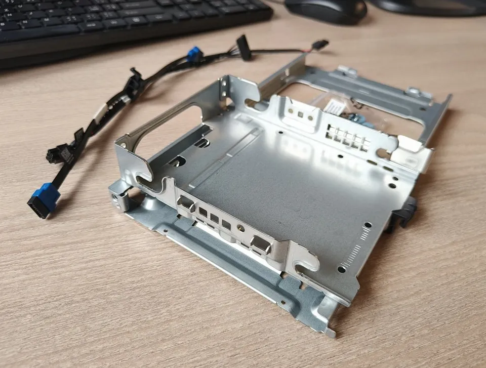 DELL Výklopný rámeček pro 3.5" disk s kabelem a šroubem/ Pro Slim/ Pro SLim Plus/ Pro Max Slim