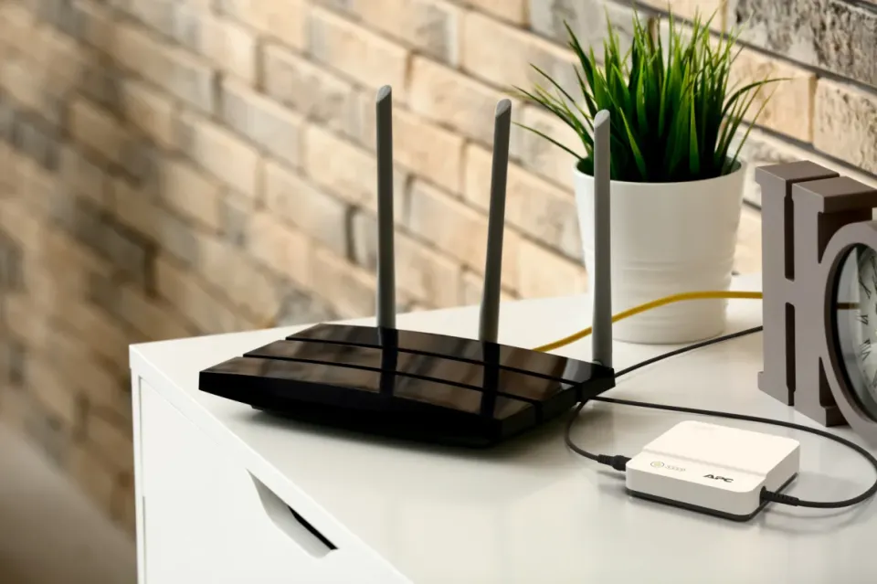 APC Back-UPS Connect 12VDC 36W, Li-ion, mini network UPS pro routery, IP kamery