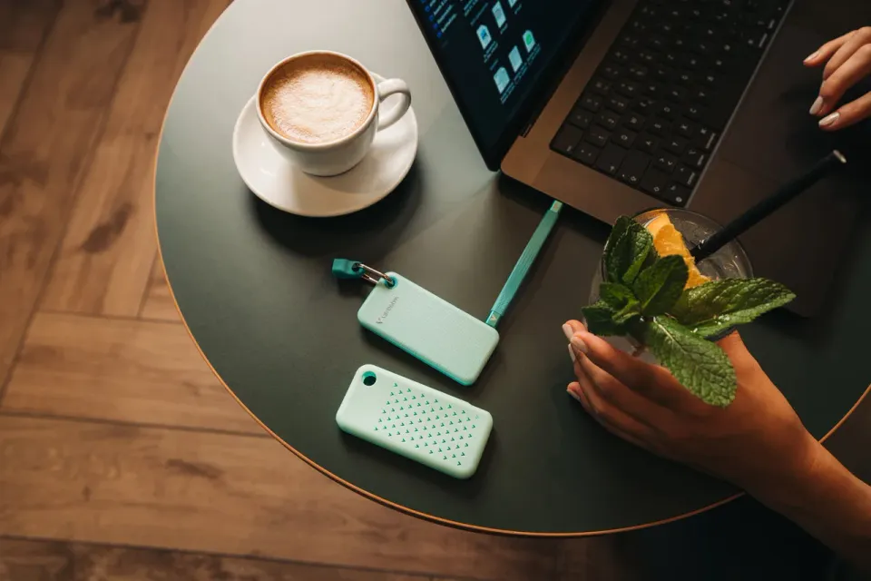 VERBATIM Pocket SSD 2TB, USB-C 3.2 Gen 2, modrá + 2x gumový obal