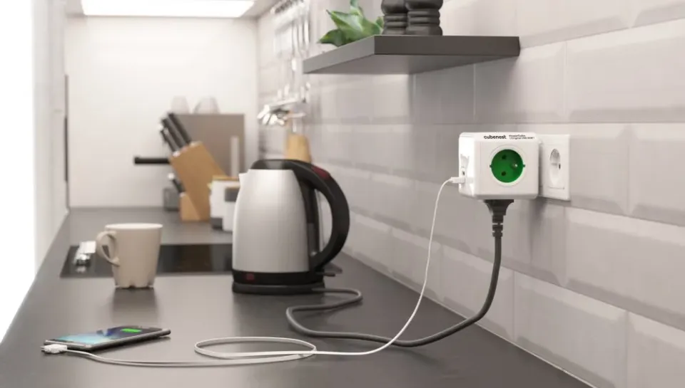 Cubenest Powercube Original USB PD 20W, A+C, 4× zásuvka, bílá/zelená, dětská pojistka, uzemnění, max. 16A/250V~3680W