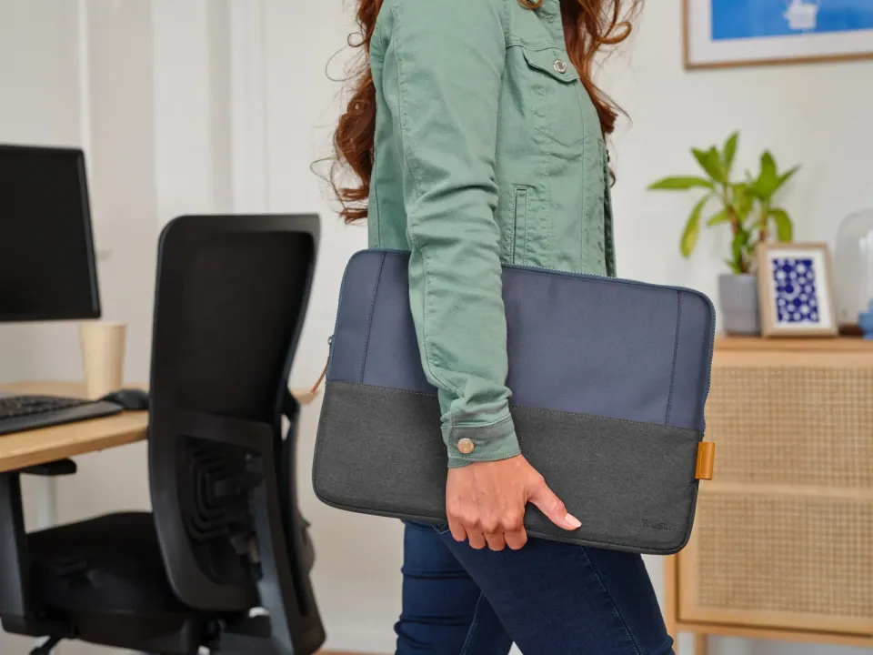 TRUST LISBOA 16" LAPTOP SLEEVE
