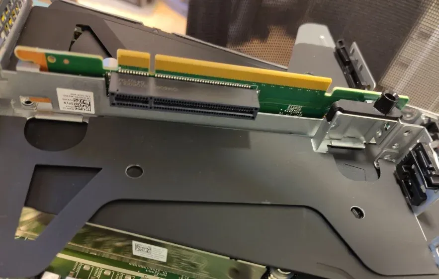 Dell Riser Config 2 Butterfly Gen4 Riser (x8/x8) PowerEdge R360 CK
