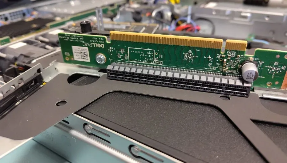 Dell Riser Config 2 Butterfly Gen4 Riser (x8/x8) PowerEdge R360 CK