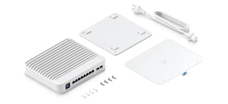 UBNT USW-Enterprise-8-PoE [8x 2.5G RJ45, 2x 10G SFP+, 120W PoE budget, PoE+ 802.3af/at, 1,3" dotykový displej]