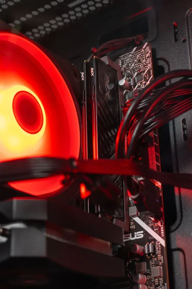 HAL3000 MEGA Gamer Pro / Intel i5-14400F/ 16GB DDR4/ RTX 5050/ 1TB PCIe4 SSD/ W11