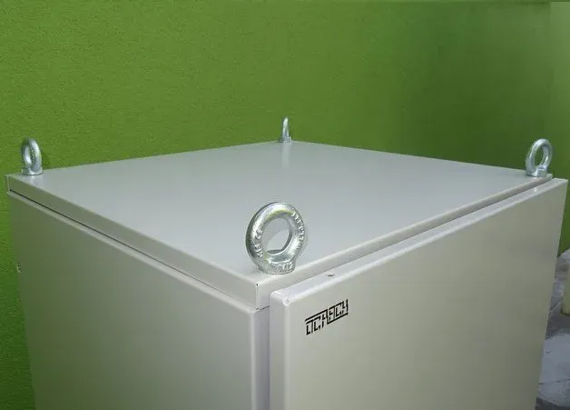 19" venkovní rozvaděč IP55 30U/600mm plech.dveře, 3-bod.zámek