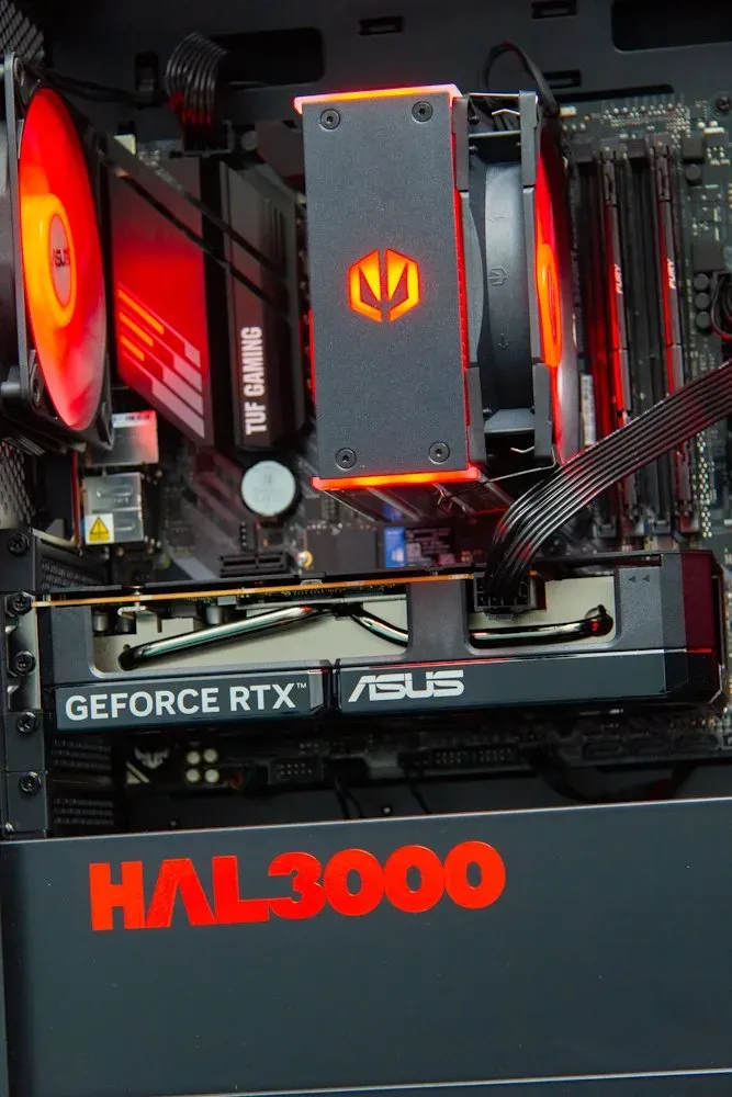 HAL3000 Online Gamer / AMD Ryzen 5 5600/ 32GB DDR4/ RTX 5060/ 1TB PCIe4 SSD/ WiFi/ W11