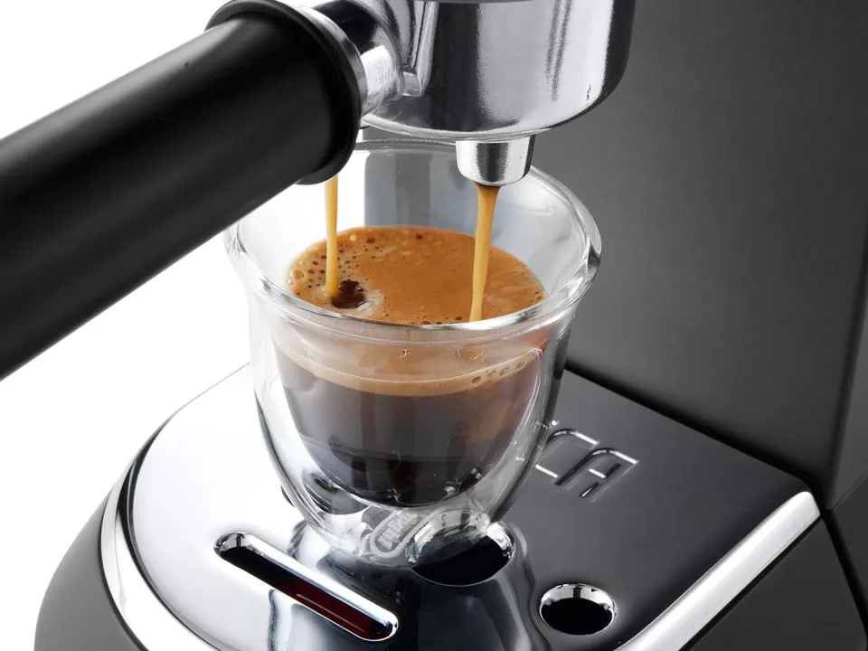 DeLonghi Dedica EC 685 BK pákové espresso