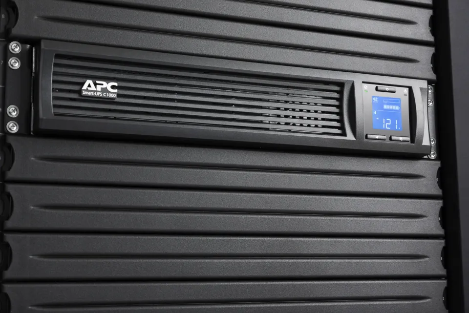 APC Smart-UPS C 1000VA LCD RM 2U 230V with SmartConnect (600W)