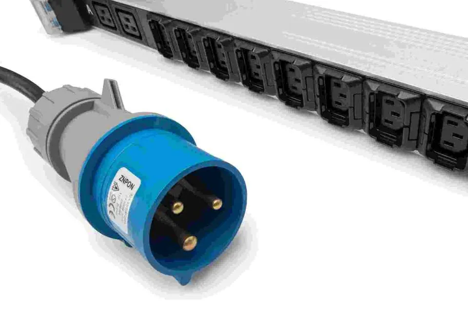 DIGITUS IT BASIC PDU, Vertikální, 32A, 24 x C13, 4 x C19 IT ZÁKLADNÍ PDU, vertik
