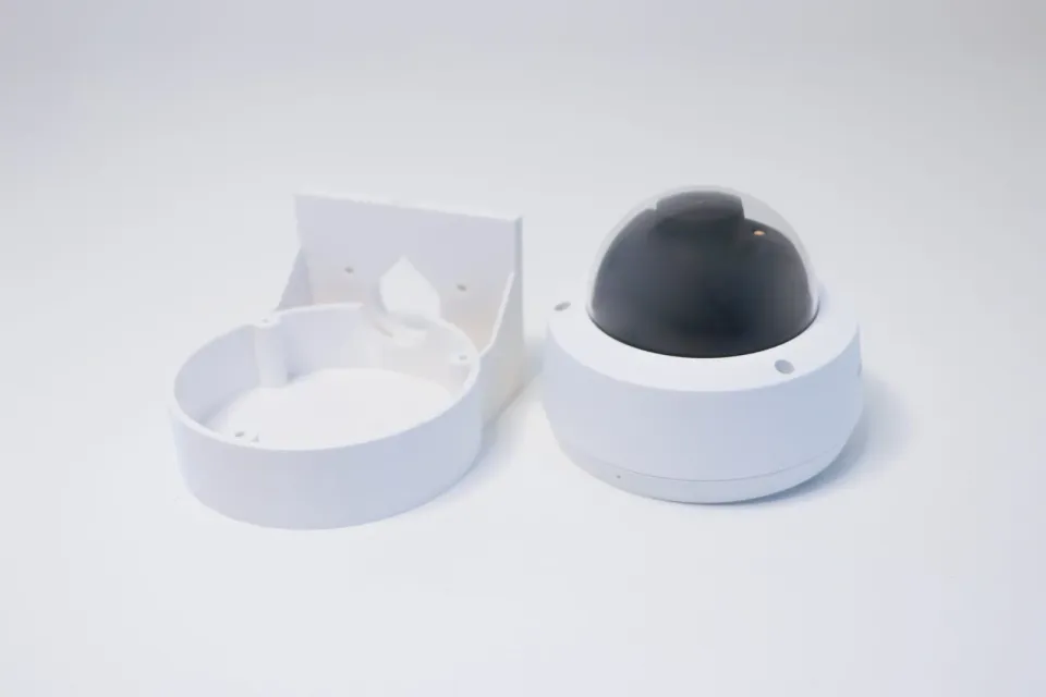 TP-LINK držák s kabelovou krytkou pro kamery VIGI C220/C230/C240/C250 na stěnu, bílý