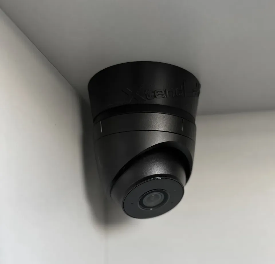XtendLan Držák pro kameru UniFi G5 Turret Ultra a UniFi G6 Turret, plast odolný UV záření, venkovní použití, černý