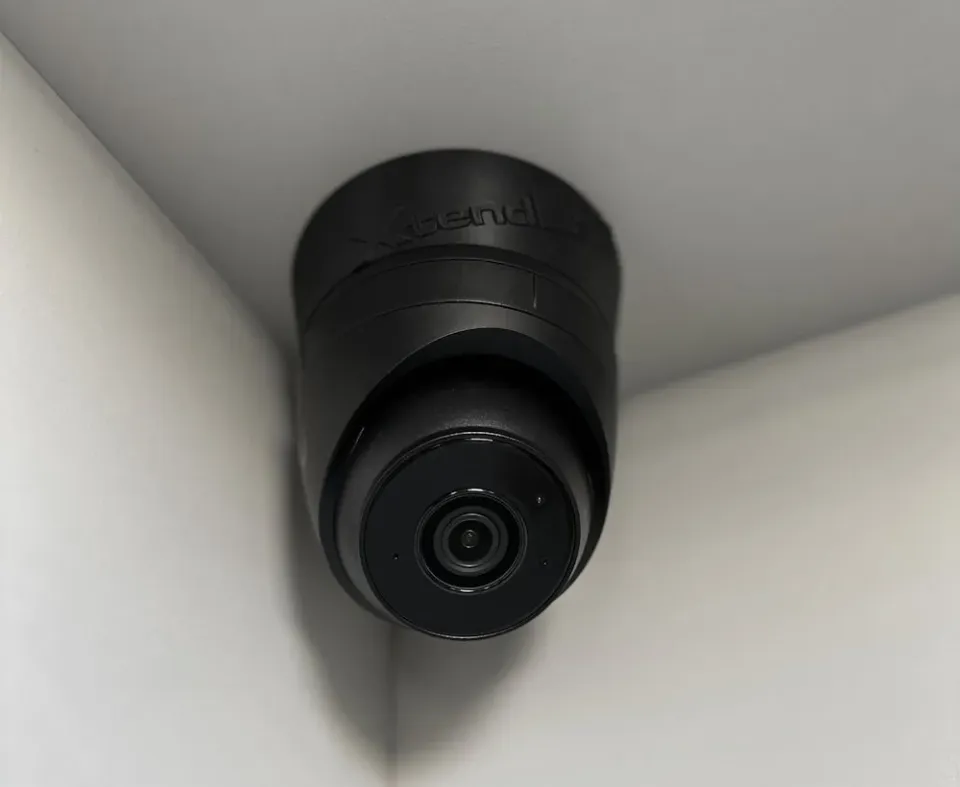 XtendLan Držák pro kameru UniFi G5 Turret Ultra a UniFi G6 Turret, plast odolný UV záření, venkovní použití, černý