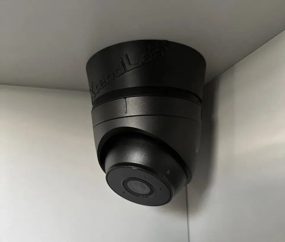 XtendLan Držák pro kameru UniFi G5 Turret Ultra a UniFi G6 Turret, plast odolný UV záření, venkovní použití, černý