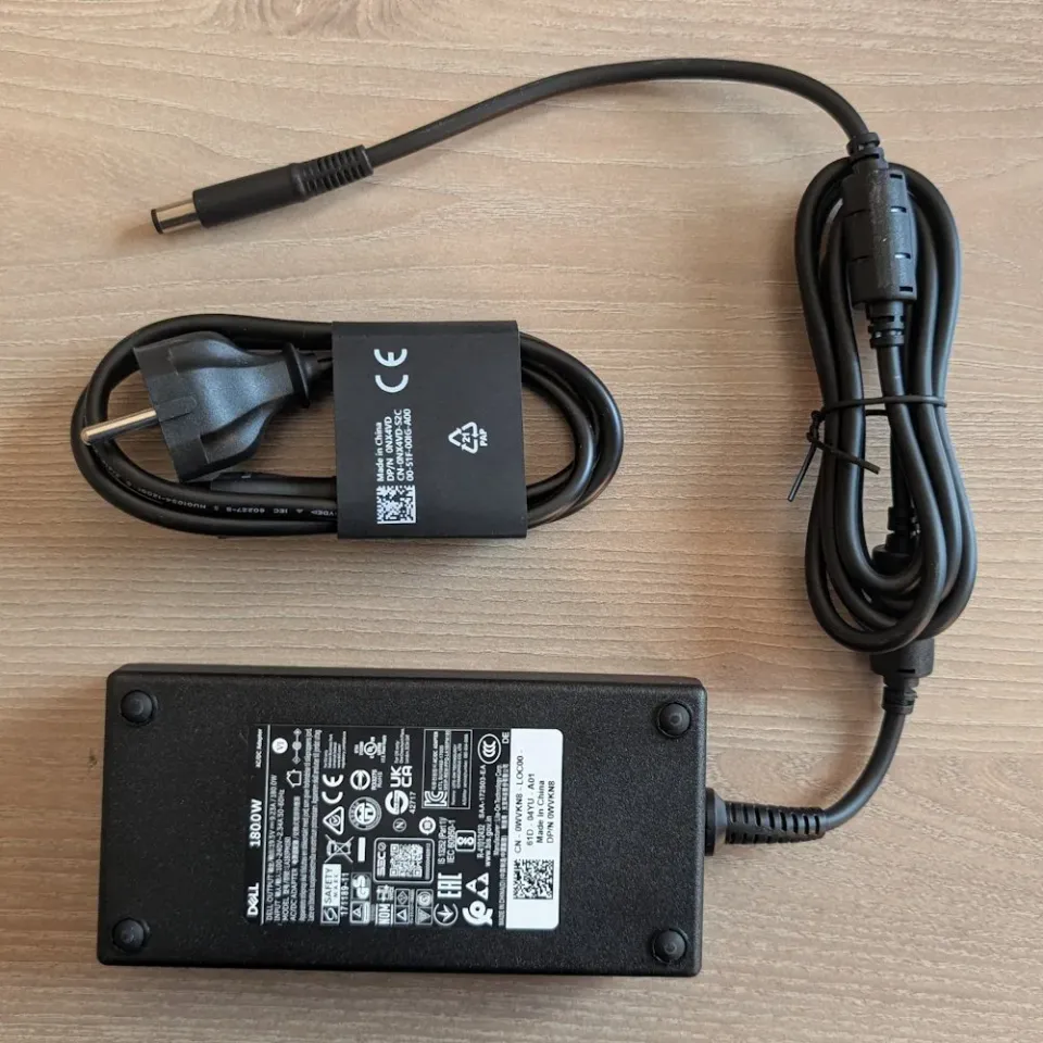 DELL AC Adaptér 180W/ 3-pin/ 7.4 mm/ 0.9m kabel/ pro Latitude/ Inspiron/ Vostro/ XPS