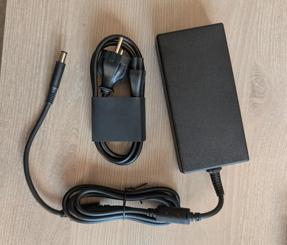 DELL AC Adaptér 180W/ 3-pin/ 7.4 mm/ 0.9m kabel/ pro Latitude/ Inspiron/ Vostro/ XPS