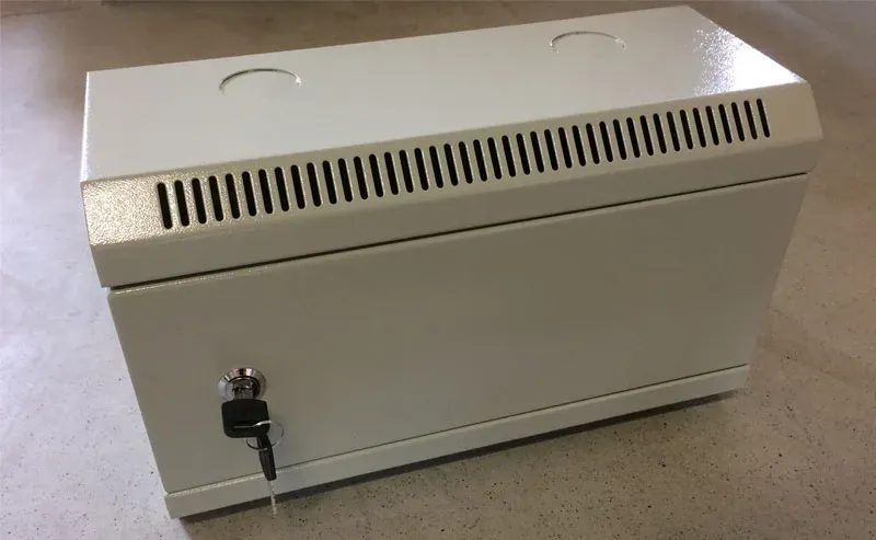 10" rack jednodílný 4U/140 DATACOM Šedý plech.dveře