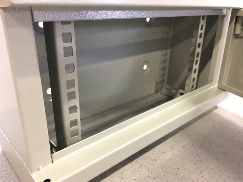 10" rack jednodílný 4U/140 DATACOM Šedý plech.dveře
