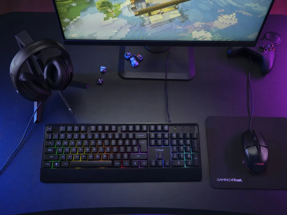 TRUST Sada sluchátka + myš + klávesnice + mousepad GXT 792 Quadrox 4v1 Gaming Bundle EN - Anglický jazyk