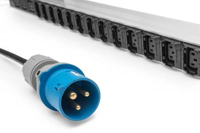 DIGITUS IT BASIC PDU, Vertikální, 16A, 24 x C13, 3 x C19 1fázový, 3m kabel, IEC3
