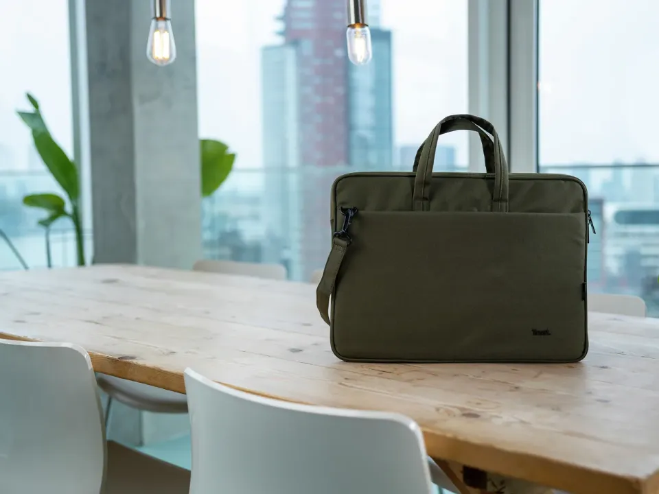 TRUST Pouzdro na notebook 16" Bologna Slim Laptop Bag Eco, zelená