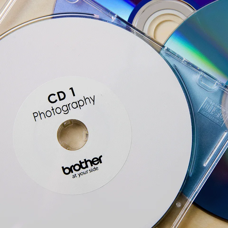 Brother - DK-11207 (papírové / CD, DVD štítek-100 ks)