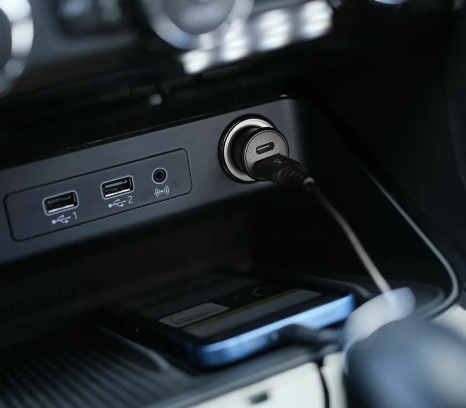 TRUST autonabíječka MAXO 38W, 1x USB-C, 1x USB