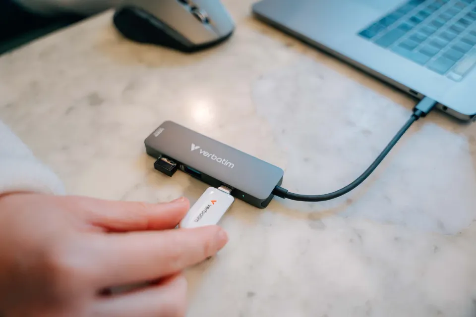 VERBATIM Dokovací stanice USB-C, 4v1, HDMI, USB-C PD, USB 3.0, USB 2.0, šedá