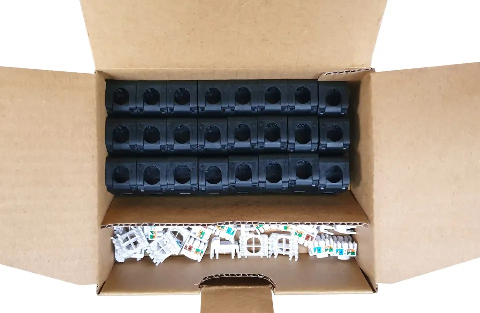 Solarix MULTIPACK 24 ks - keystone CAT5E UTP RJ45 černý samořezný SXKJ-5E-UTP-BK-SA