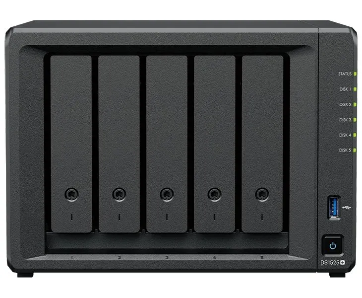 SYNOLOGY DS1525+ Disc Station datové úložiště (pro 5x HDD, AMD Ryzen V1500B, 8GB DDR4, 2x LAN, 2xNVMe, NAS)