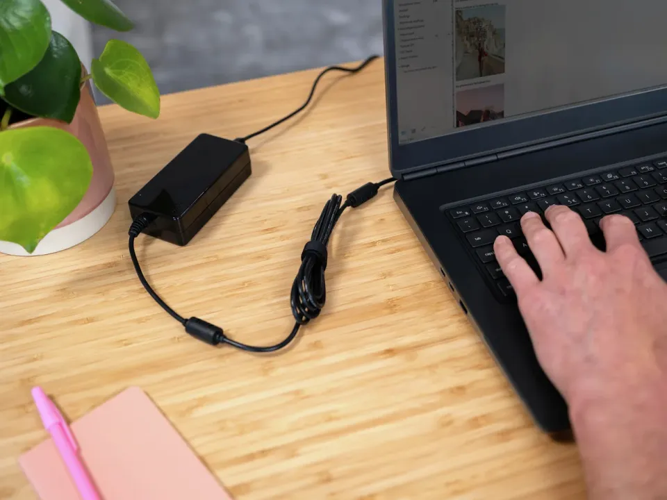 TRUST Univerzální napájecí adaptér pro notebooky Primo 90W-19V Laptop Charger