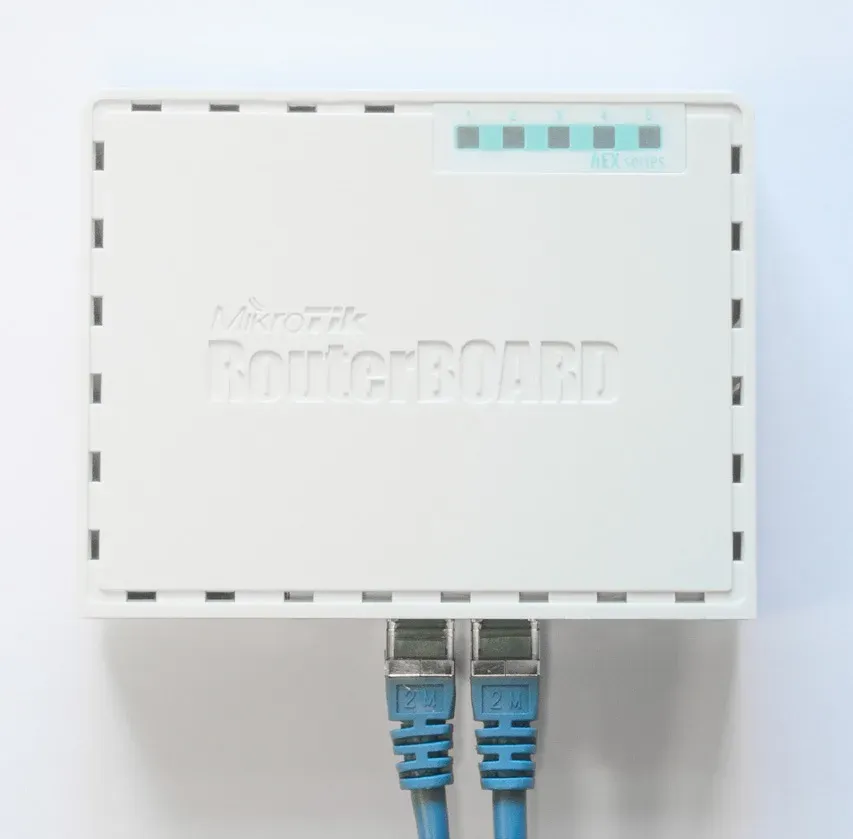 Mikrotik RB750Gr3, hEX, 256MB RAM, 880MHz, 5xGigabitLAN, L4
