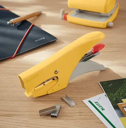 LEITZ Sešívací kleště Cosy na drátky No10, teplá žlutá