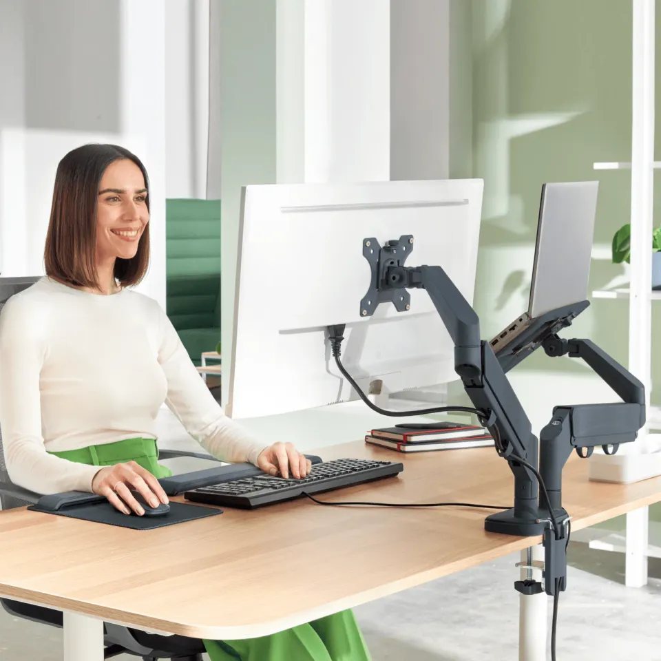 LEITZ Duální prostorově úsporné rameno pro monitor a laptop ERGO tmv. šedé