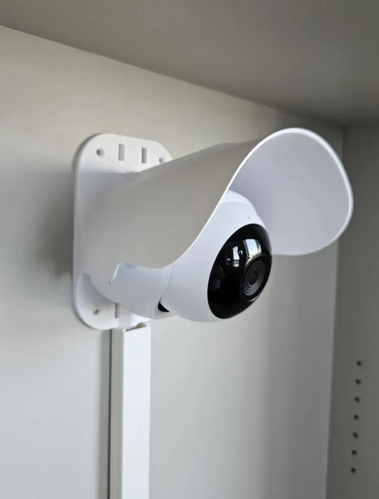 XtendLan Držák s krytem pro kameru UniFi G5 Turret Ultra a UniFi G6 Turret, plast odolný UV záření, venk. použití, bílý