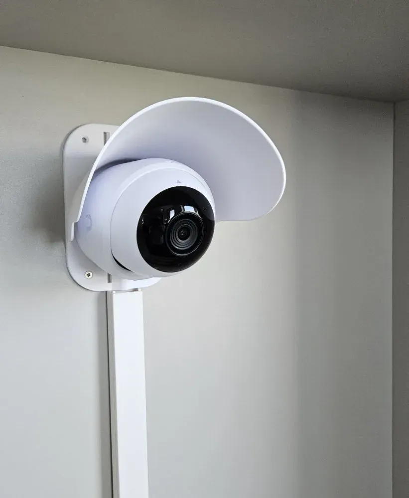 XtendLan Držák s krytem pro kameru UniFi G5 Turret Ultra a UniFi G6 Turret, plast odolný UV záření, venk. použití, bílý