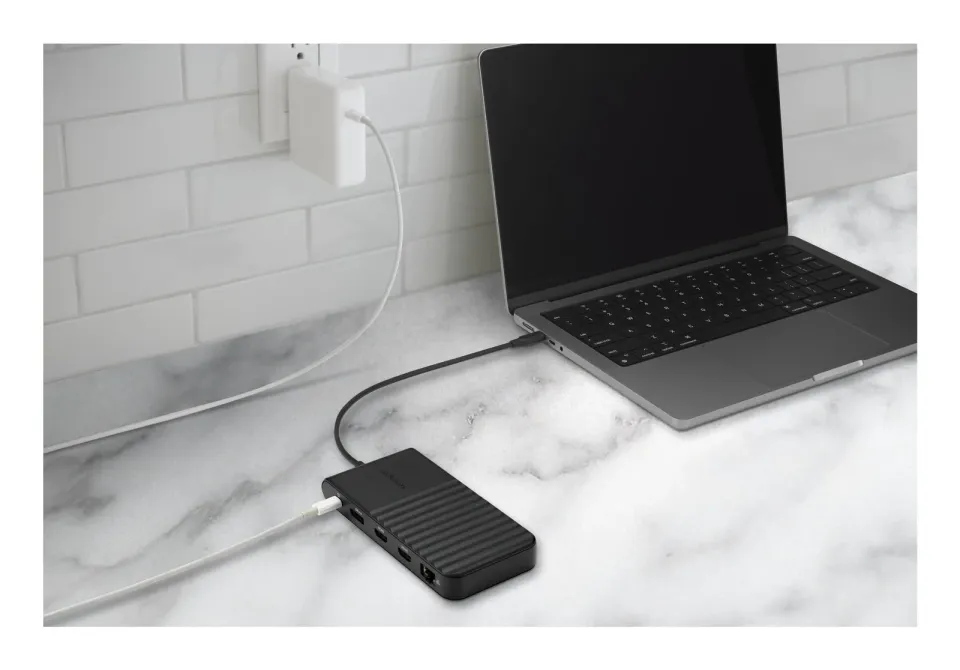 Kensington UH1500P EQ USB-C mobilní dokovací stanice s podporou 3 monitorů