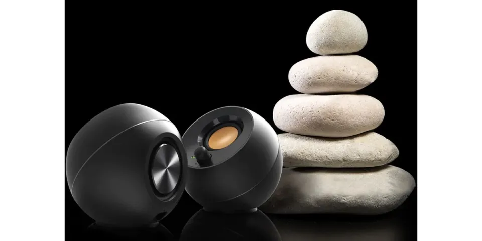 Creative repro Pebble - mobilní reproduktor - bílý