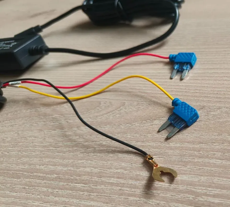 DAHUA autonabíječka pro autokamery S10 / M1PRO/ T5/ S100/ M3PRO/ 5V/ 3A/ USB-C