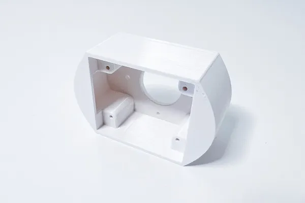 TP-LINK držák s kabelovou krytkou pro kamery VIGI C540V na stěnu nebo strop, bíl