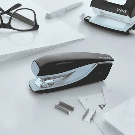 LEITZ Stolní sešívačka NeXXt WOW 5502, černá