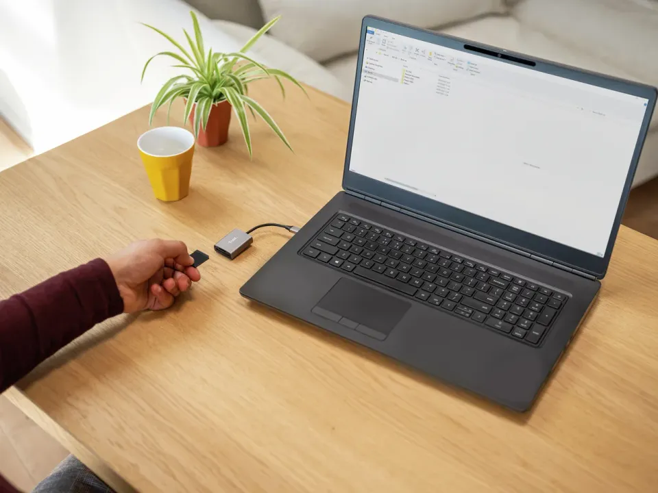 TRUST čtečka paměťových karet DALYX Fast, externí, USB-C, 8cm
