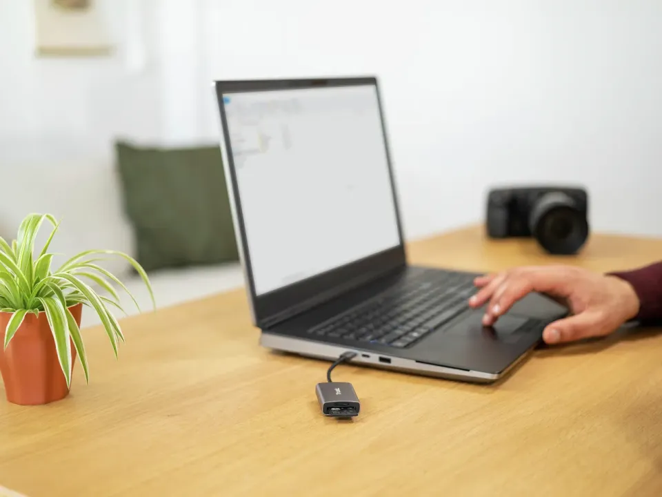 TRUST čtečka paměťových karet DALYX Fast, externí, USB-C, 8cm
