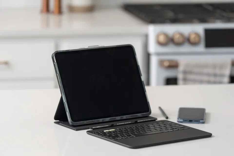ZAGG Klávesnice Pro Keys 2 Apple iPad Pro 13 Černá CZ/SK
